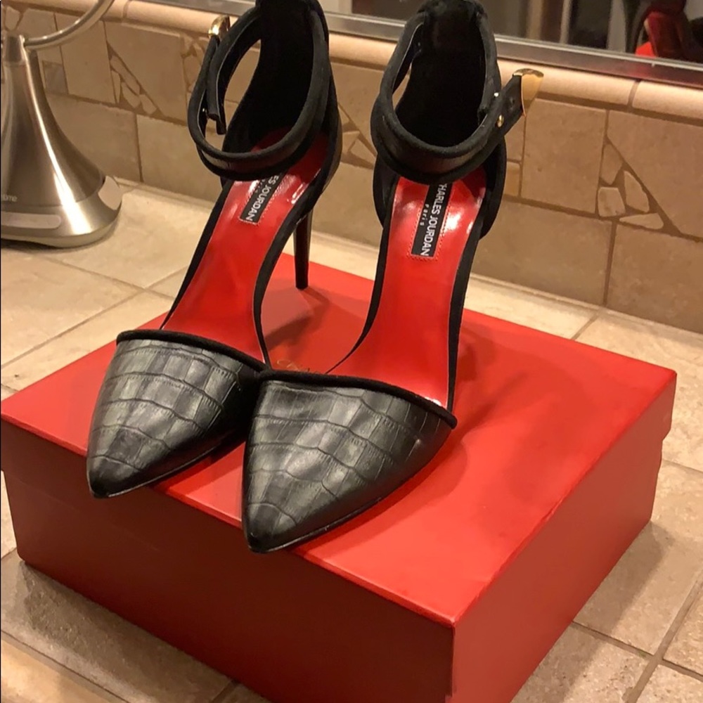 Charles Jourdan Raven Pump